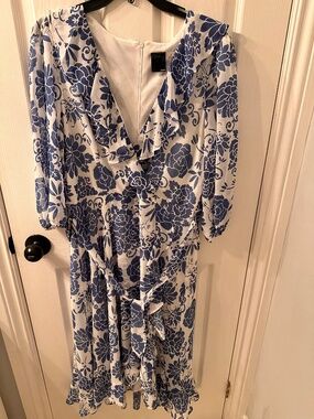 Gabby Skye Floral Midi Dress